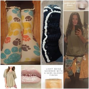One Size Adult Paw Prints On Creme Background